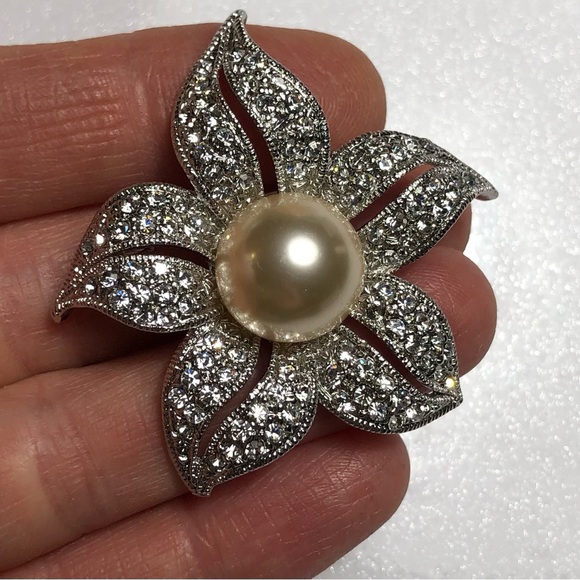 Vintage Art Deco Rhinestone and Pearl Flower Brooch - Picture 3 of 3